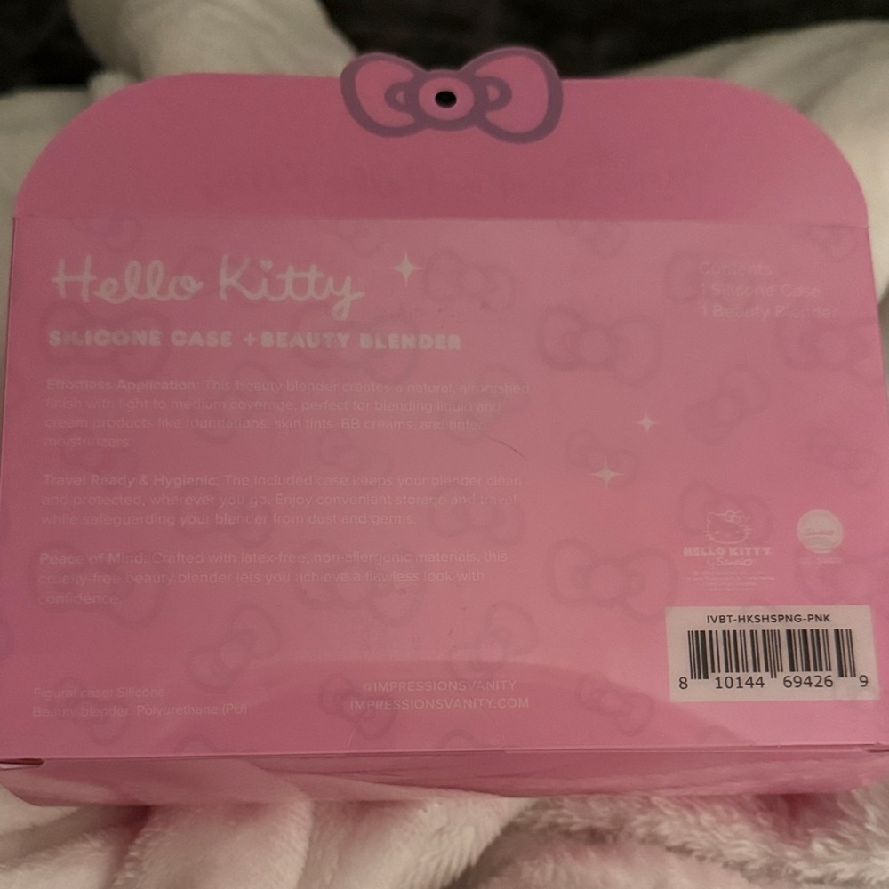 Hello Kitty Pink Silicone Case and Beauty Blender - Picture 3 of 3